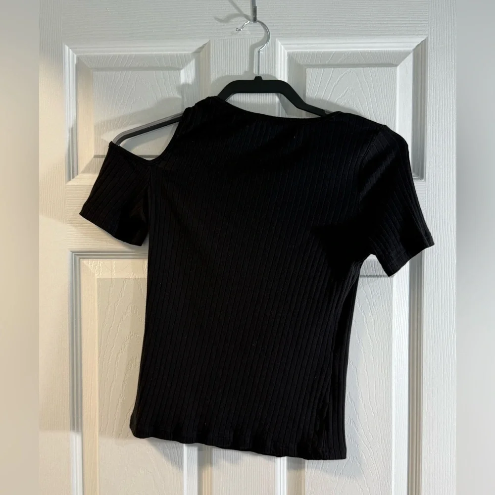 Black Ribbed Cut-Out Top - Picture 2 of 2